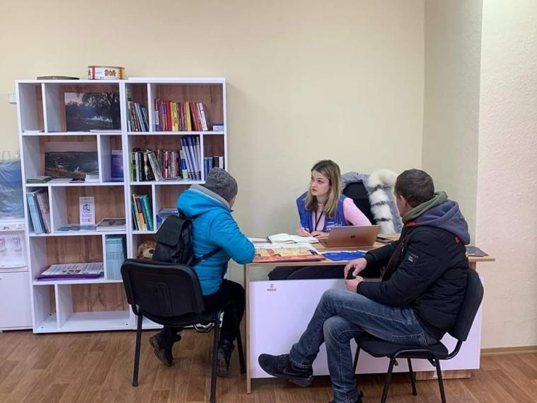 Медики, юристи, різні спеціалісти: до кого можна звернутися у луганському хабі в Києві