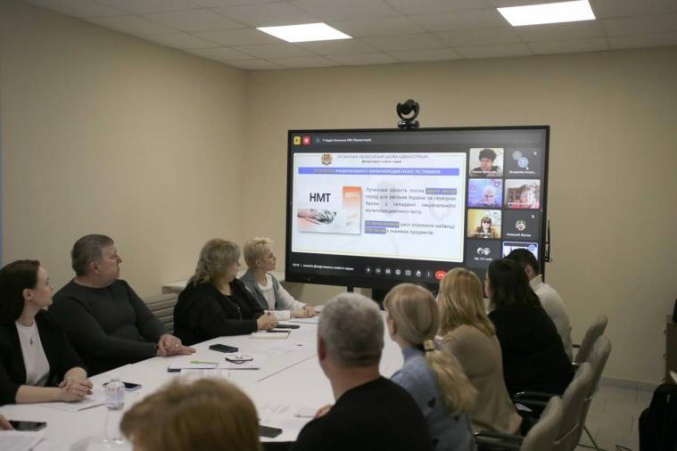 Для луганських навчальних закладів навчання в онлайн залишається єдиним доступним форматом, – ОВА