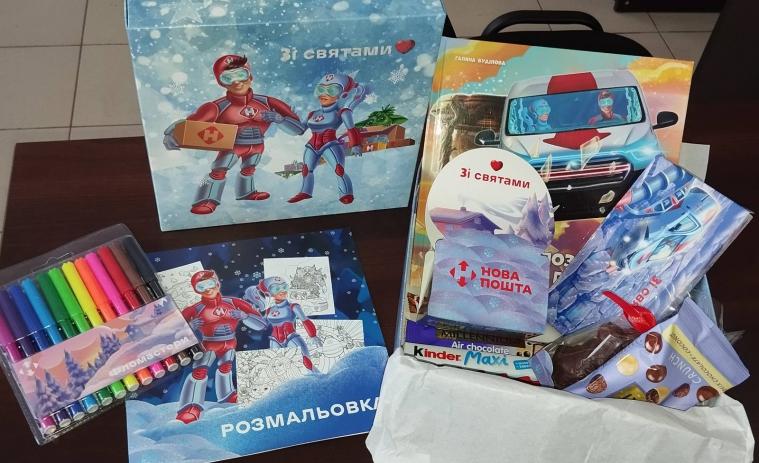 Для дітей луганських ВПО на Київщині передали книги та канцелярські набори