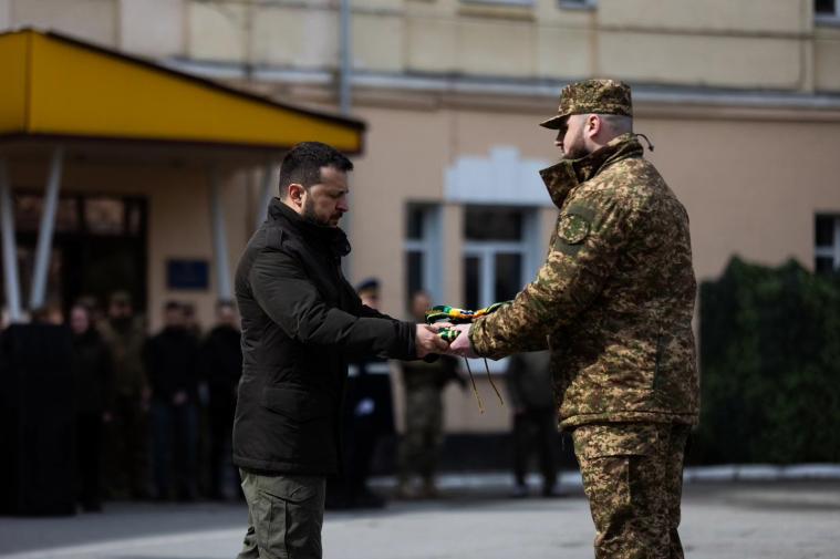 Президент відзначив військових, які обороняють Луганщину