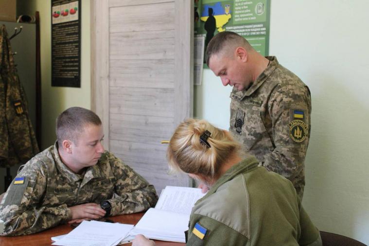 В Україні відновили бронювання від мобілізації, проте існує певний нюанс