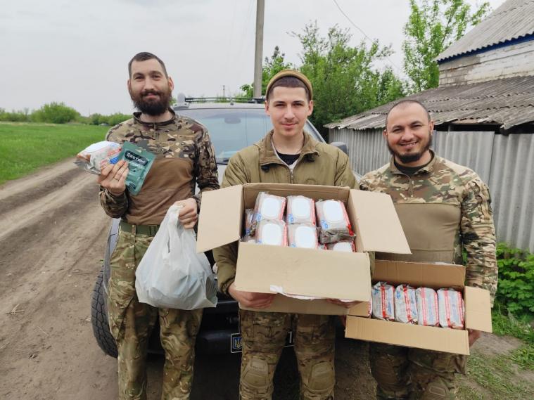 Волонтери з Луганщини передали військовим допомогу