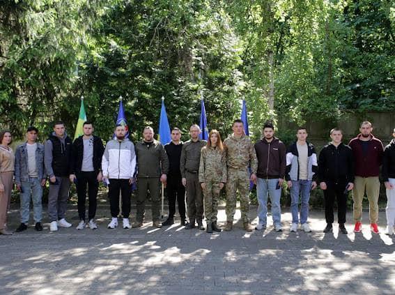 Отримали нагороди демобілізовані строковики, які обороняли міста Луганщини (ФОТО)