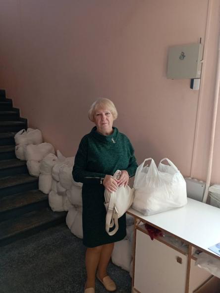Луганчанам на Кіровоградщині видали понад 400 продуктових наборів