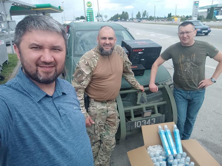 Луганські волонтери передали чергову допомогу військовим на фронт