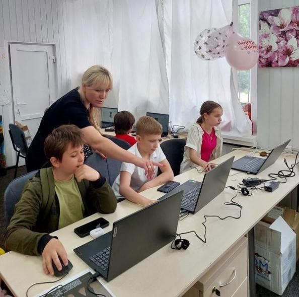 Штучний інтелект та розвиток соцмереж: для луганських дітей у Франківську провели майстер-клас