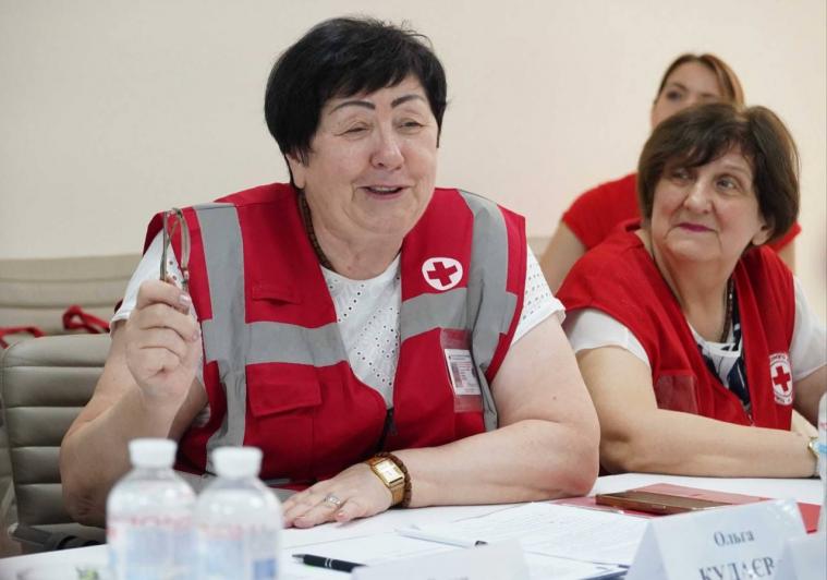 Керівниці луганського Червоного Хреста вручили нагороду «За сприяння Відродженню Луганщини»