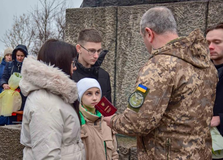 Родині загиблого військового з Луганщини вручили нагороду