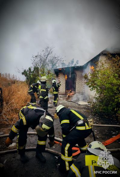 Через чиюсь необережність із вогнем під Сіверськодонецьком згорів будинок (ФОТО)