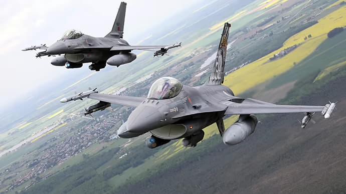 ЗМІ: Данія передасть Україні винищувачі F-16 пізніше, ніж очікувалося