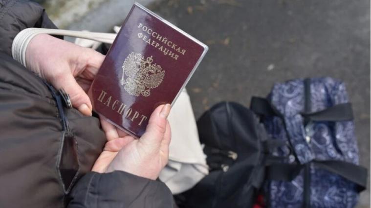 ЛОВА: У черзі до паспортного столу померла рубіжанка, на луганській шахті росіяни вирізатимуть обладнання