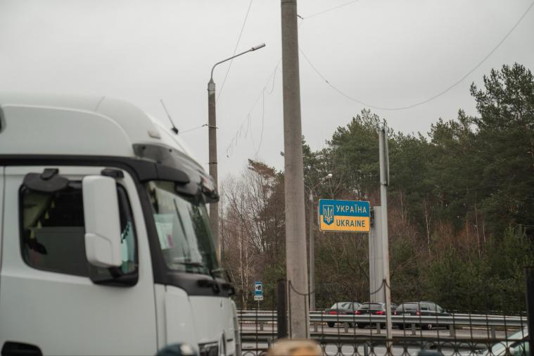 Польська поліція на кордоні з Україною почала зупиняти пасажирські автобуси: подробиці