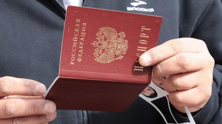 ЛОВА: На окупованій Луганщині чоловікам видають та замінюють паспорти рф лише через військкомат
