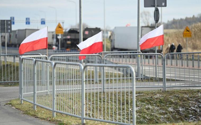 Поляки заблокували рух українських автобусів на пункті пропуску "Медика – Шегині"