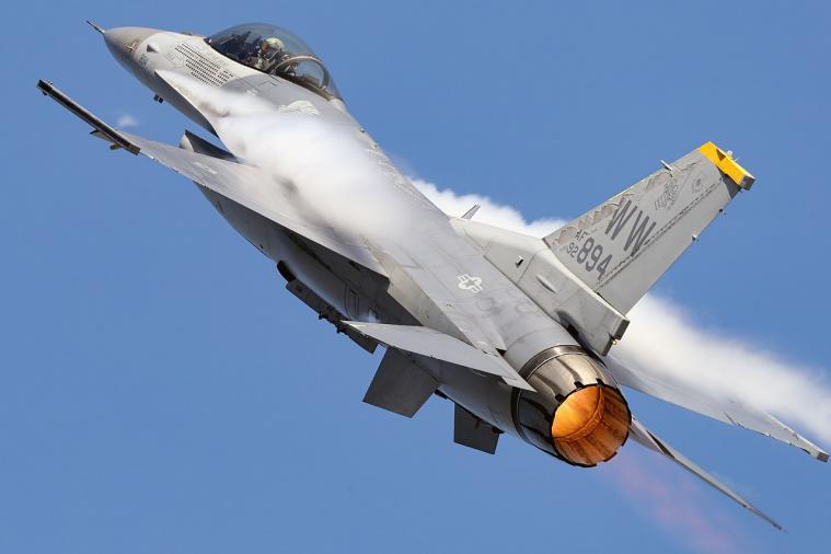 Навчальний центр у Румунії випустив перших пілотів F-16: що відомо