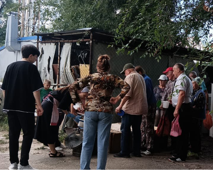 Третій рік окупації: у Сіверськодонецьку все ще стоять у чергах за гарячою їжею (ВІДЕО)