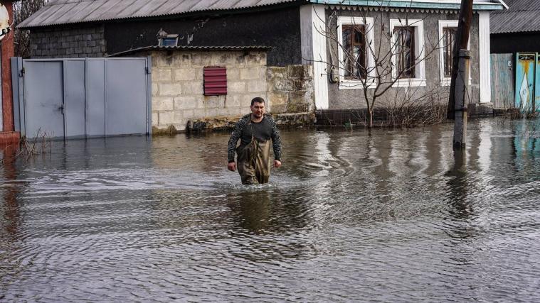 На окупованій Луганщині затопило ще одне селище, місцевих частково евакуювали (ФОТО)