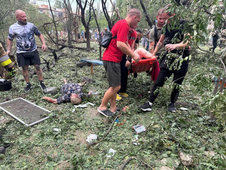 Удар по дитячому майданчику у Миколаєві: кількість поранених зросла