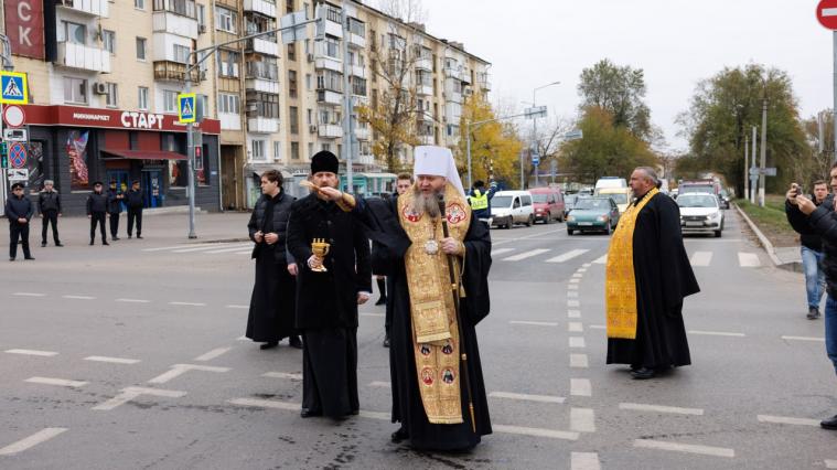 ЛОВА: У СіверськодонецькЛОВА: У Сіверськодонецьку черги до “пенсійного” займають на січень, з ростом ДТП окупанти борються молебнямиу черги до “пенсійного” займають на січень, з ростом ДТП у “лнр” борються молебнями