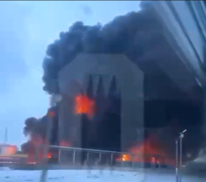 Український безпілотник уразив нафтобазу у Брянській області: почалася сильна пожежа (ФОТО)