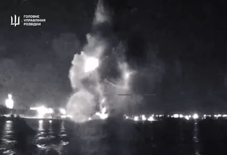 Розвідка України показала атаку на російські кораблі у Криму (ВІДЕО)