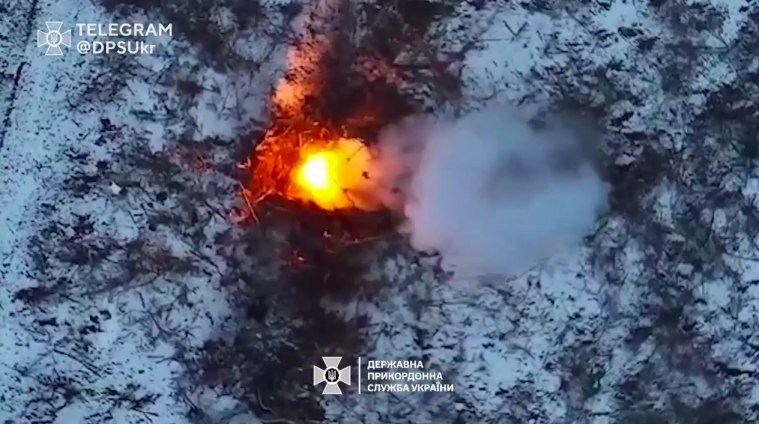 Луганські прикордонники знищили російський склад боєприпасів (ВІДЕО)