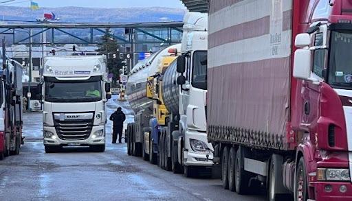 Польські фермери заблокували три пункти пропуску і перешкоджають залізничним перевезенням