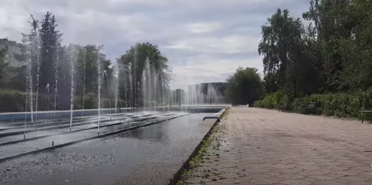 Біля фонтану в окупованому Сєвєродонецьку немає людей (ВІДЕО)