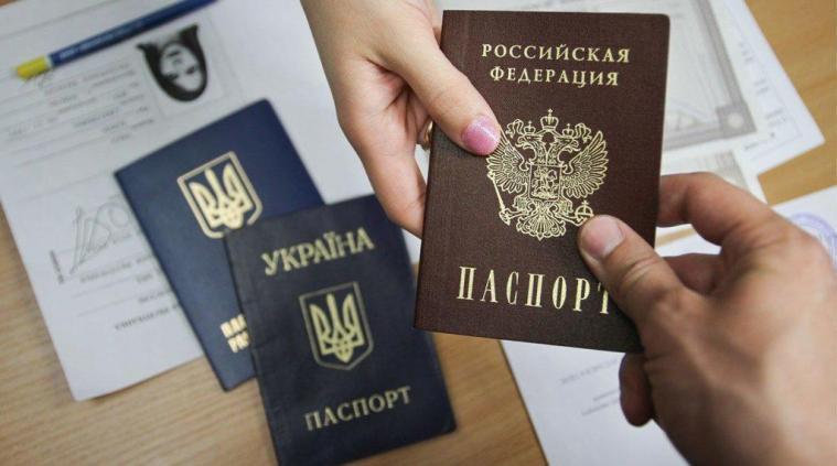 росія примусово видала 3,5 млн паспортів рф на окупованій території України, - розвідка Британії