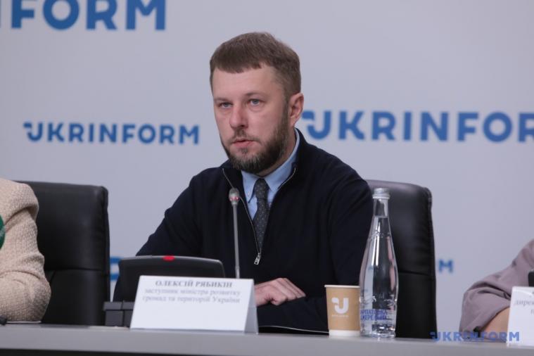 Комплексна підтримка та точні дані: як уряд готується оновити підхід до ВПО
