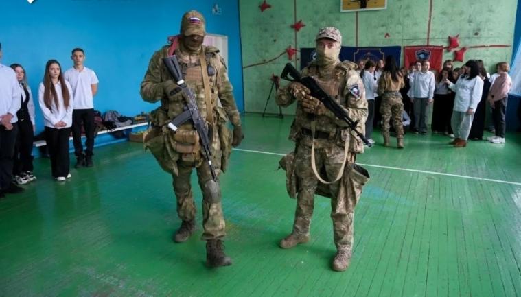 ЛОВА: На окупованій Луганщині дітей мілітаризують вже й у спортсекціях, а лікарні занепадають