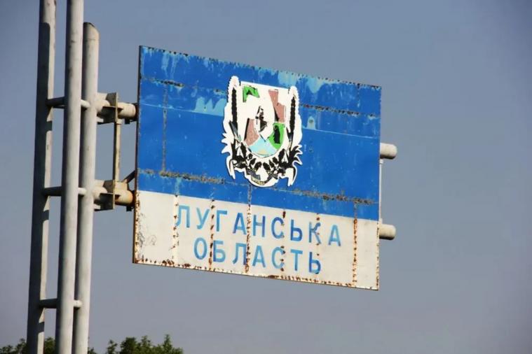 На окупованій Луганщині рух на дорогах  контролюють батьківські патрулі, а будівників офіційно не оформлюють