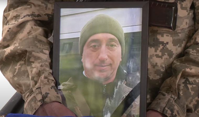 На Дніпропетровщині попрощалися з загиблим військовим з Луганщини (ВІДЕО)