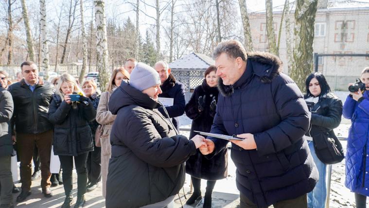 На Житомирщині нове житло отримали майже півсотні родин переселенців