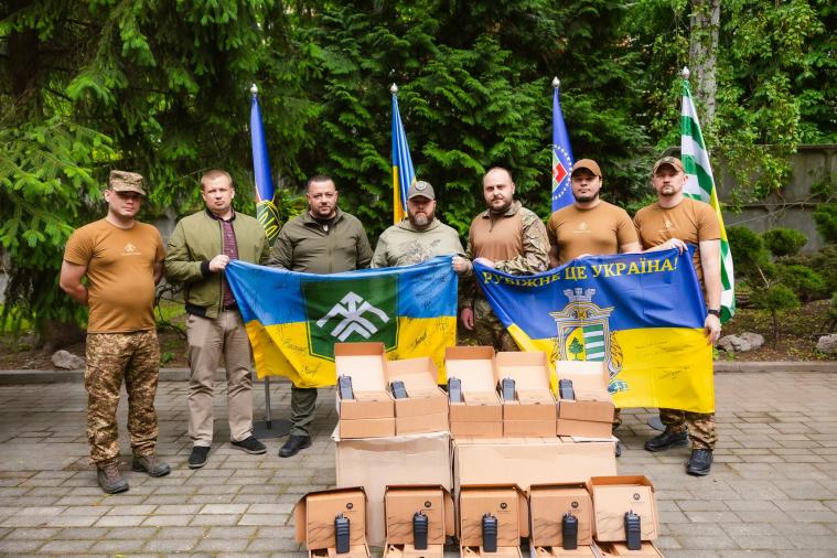Рубіжанська громада передала на фронт радіостанцій на два мільйона