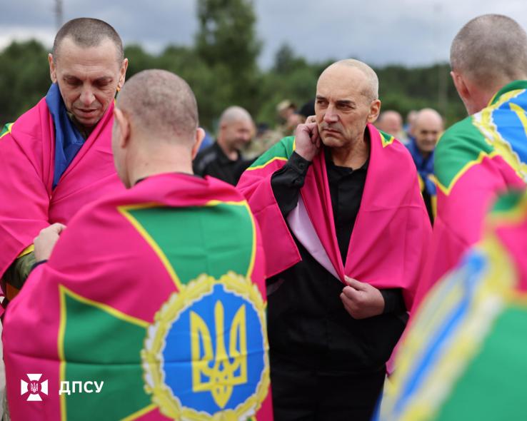 Після понад трирічного полону в Україну повернувся луганський прикордонник
