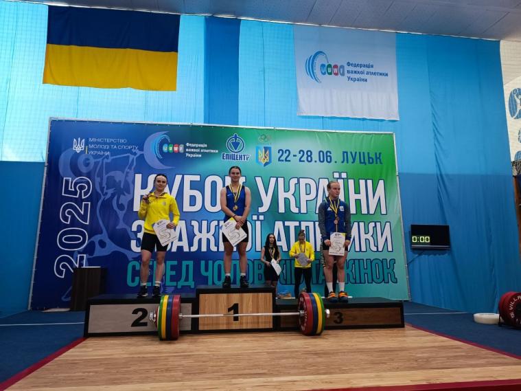 Луганська важкоатлетка здобула три “срібла” на всеукраїнських змаганнях