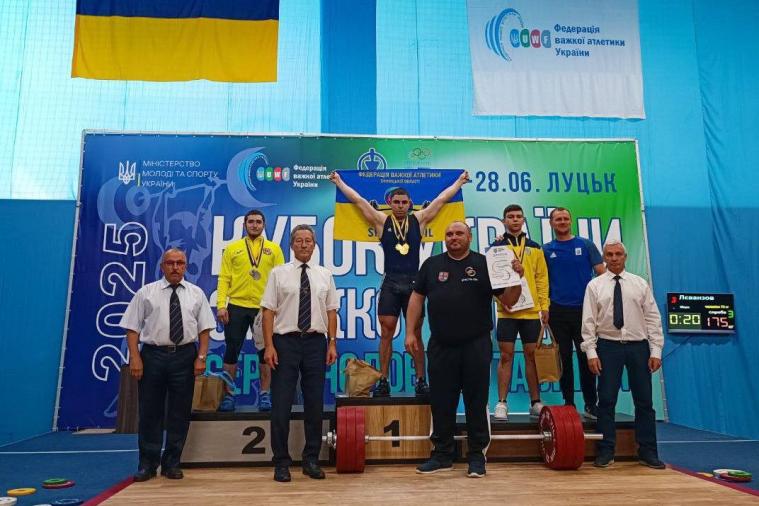 12 медалей вибороли луганчани на Кубку України з важкої атлетики