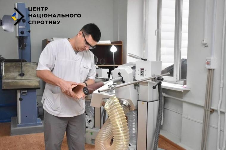 Через брак спеціалістів окупанти на Луганщині змушують студентів робити протези