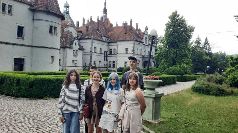 Ще шестеро дітей з Луганщини вирушили на відпочинок на Закарпатті