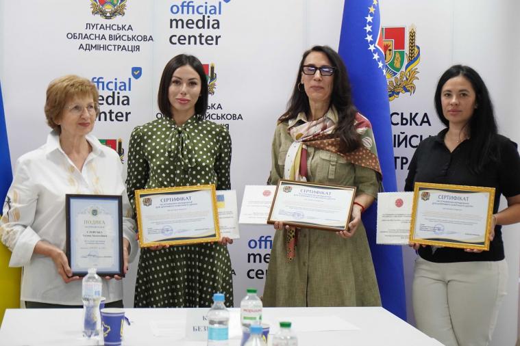 Сіверськодонецька громада отримала сертифікат на мультимедійне обладнання для освітян від японців 