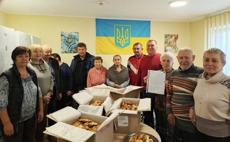 У День захисників та захисниць сіверськодончани передали смаколики військовим у шпиталь