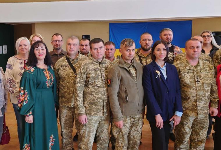 У Сіверськодонецькому гумхабі громади Луганщини привітали захисників і захисниць України