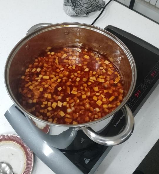 Як у Житомирі сватівчани готували «Солянку по-Сватівськи» Як у Житомирі сватівчани готували «Солянку по-Сватівськи»