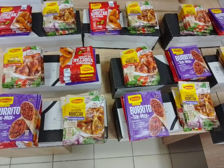 У хабі у Броварах переселенці отримали набори спецій та локшину швидкого приготування