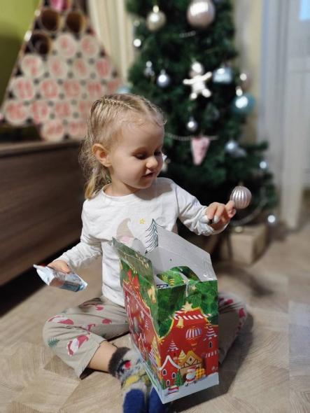 Дітям луганських ВПО зі Сватівської громади видали солодощі до новорічних свят