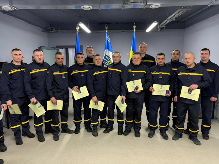 Президент відзначив ще одного рятувальника з Луганщини Президент відзначив ще одного рятувальника з Луганщини