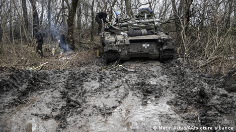Противник атакував поблизу дев’яти населених пунктів на двох східних напрямках Противник атакував поблизу дев’яти населених пунктів на двох східних напрямках