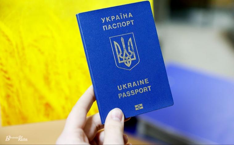 Окупанти на Луганщині визнали майже тисячу українців іноземцями та поставили на облік