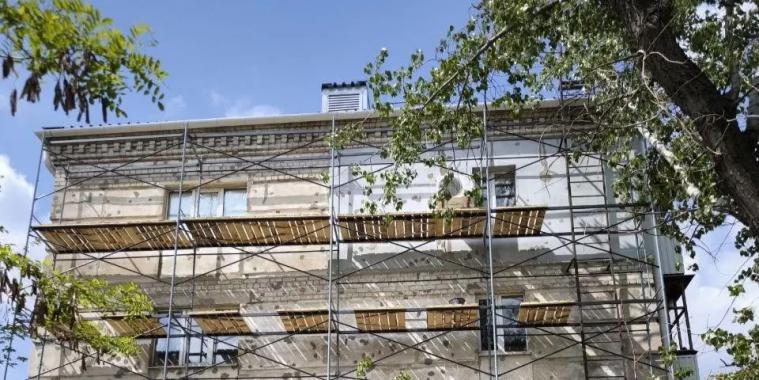 ЛОВА: У «відновленому» будинку в Сіверськодонецьку залишили квартири без стін та світла ЛОВА: У «відновленому» будинку в Сіверськодонецьку залишили квартири без стін та світла